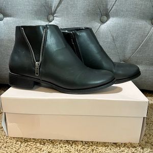 8.5 Just Fab Black Booties